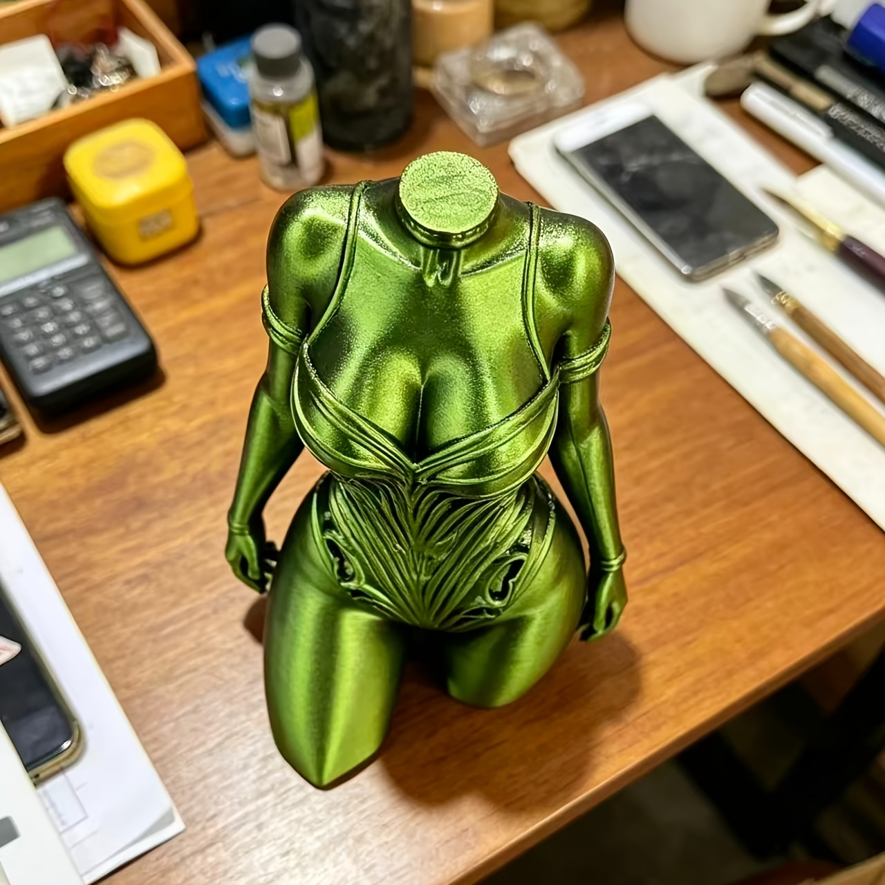 Cyberpunk Style Woman Torso Fi - огляд і ціна Office Furniture Hon